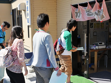 かき小屋入り口