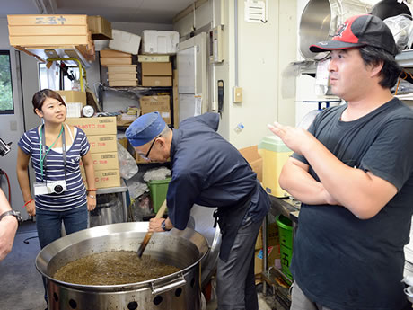 あかもく作りの様子